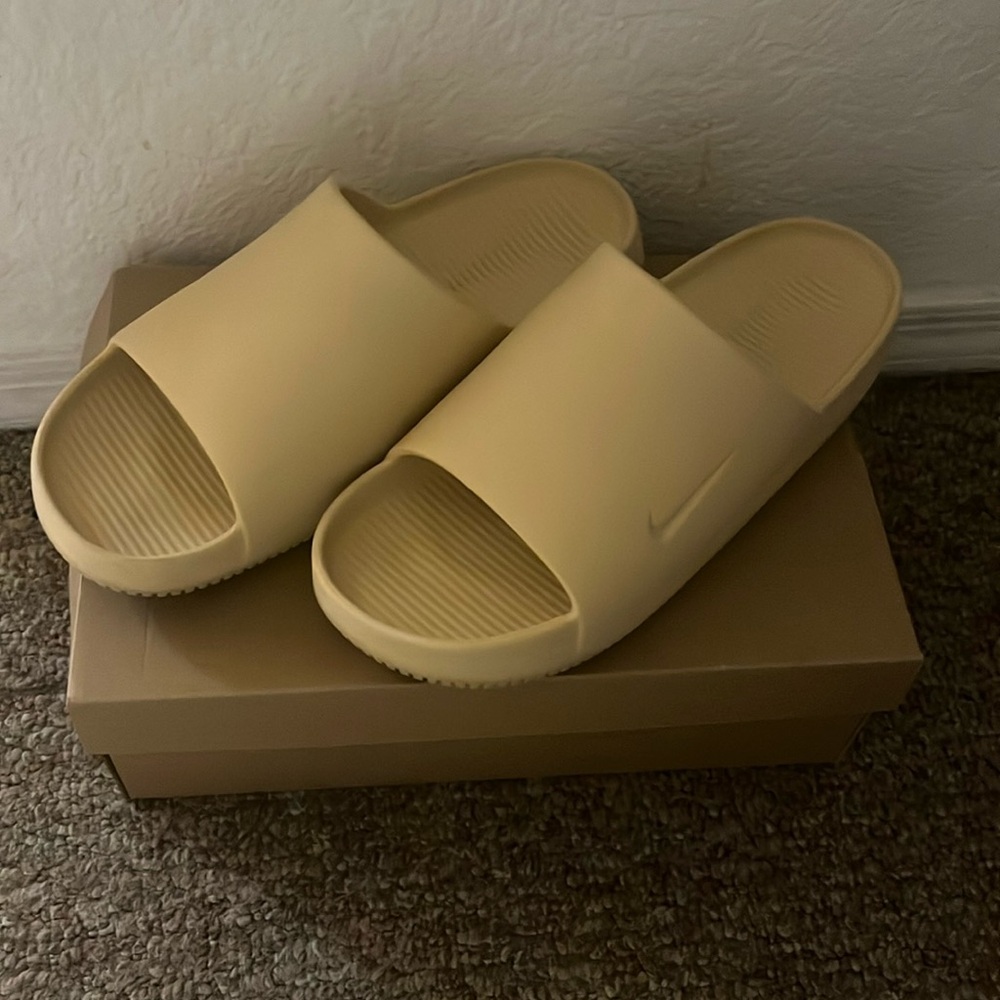 Nike Mens calm slides in cream